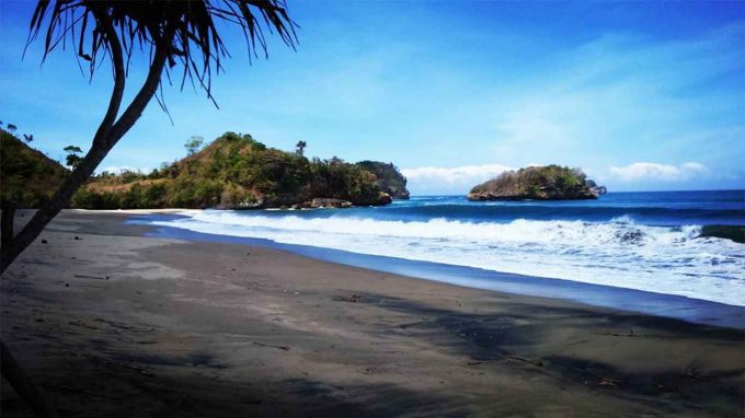 10 Rekomendasi Pilihan Pantai Terdekat Dari Kota Batu Jawa Timur Ini Tak Kalah Cantik Dengan Bali 9