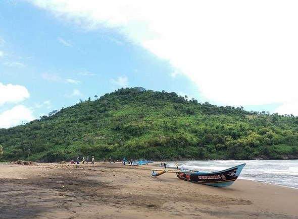10 Daftar Objek Wisata Pantai Terdekat Dari Madiun Jawa Timur Ini Cocok Banget Buat Dikunjungi 2 10 Daftar Objek Wisata Pantai Terdekat Dari Madiun Jawa Timur Ini Cocok Banget Buat Dikunjungi 2