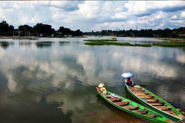 10 Referensi Wisata Alam Danau di Negara Indonesia Yang Keindahannya Tak Tertandingi, Wajib Kalian Kunjungi! 5