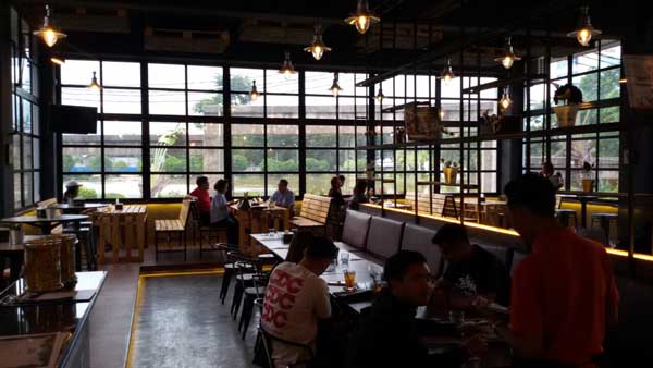 10 Rekomendasi Cafe Paling Epic di Daerah Batam, Cocok Sekali Untuk Hangout Sambil Berburu Foto 8 10 Rekomendasi Cafe Paling Epic di Daerah Batam, Cocok Sekali Untuk Hangout Sambil Berburu Foto 8