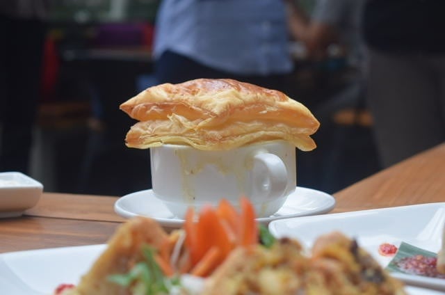 6 Rekomendasi Cafe Cantik di Daerah Tangerang Selatan Yang Cocok Untuk Hangout Bareng Teman Kalian 1 6 Rekomendasi Cafe Cantik di Daerah Tangerang Selatan Yang Cocok Untuk Hangout Bareng Teman Kalian 1