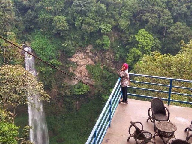 10 Air Terjun Cantik di Sekitaran Bandung Paling Mempesona dan Mana Yang Masih Tersembunyi? 1 10 Air Terjun Cantik di Sekitaran Bandung Paling Mempesona dan Mana Yang Masih Tersembunyi? 1