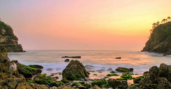 10 Pantai di Wilayah Kebumen Yang Instagramable dan Tidak Kalah Cantik Dengan Bali Maupun Jogja 2 10 Pantai di Wilayah Kebumen Yang Instagramable dan Tidak Kalah Cantik Dengan Bali Maupun Jogja 2