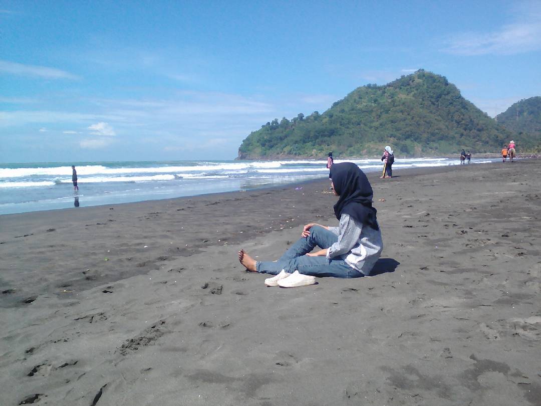 10 Pantai di Wilayah Kebumen Yang Instagramable dan Tidak Kalah Cantik Dengan Bali Maupun Jogja 3 10 Pantai di Wilayah Kebumen Yang Instagramable dan Tidak Kalah Cantik Dengan Bali Maupun Jogja 3