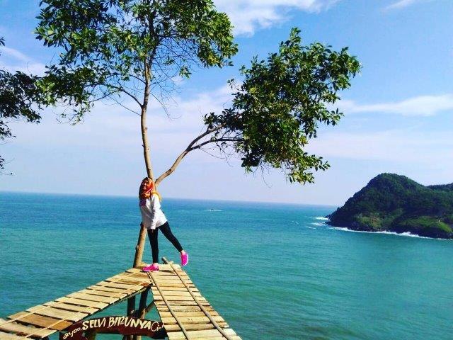 10 Pantai di Wilayah Kebumen Yang Instagramable dan Tidak Kalah Cantik Dengan Bali Maupun Jogja 4 10 Pantai di Wilayah Kebumen Yang Instagramable dan Tidak Kalah Cantik Dengan Bali Maupun Jogja 4