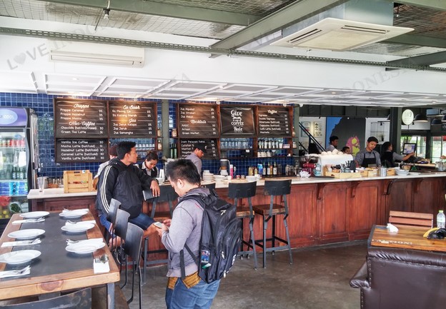 6 Rekomendasi Cafe Cantik di Daerah Tangerang Selatan Yang Cocok Untuk Hangout Bareng Teman Kalian 5 6 Rekomendasi Cafe Cantik di Daerah Tangerang Selatan Yang Cocok Untuk Hangout Bareng Teman Kalian 5