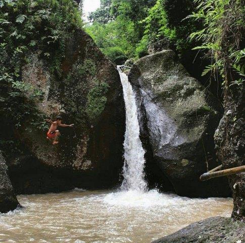 10 Air Terjun Cantik di Sekitaran Bandung Paling Mempesona dan Mana Yang Masih Tersembunyi? 6 10 Air Terjun Cantik di Sekitaran Bandung Paling Mempesona dan Mana Yang Masih Tersembunyi? 6