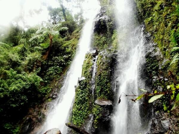 10 Air Terjun Cantik di Sekitaran Bandung Paling Mempesona dan Mana Yang Masih Tersembunyi? 7 10 Air Terjun Cantik di Sekitaran Bandung Paling Mempesona dan Mana Yang Masih Tersembunyi? 7