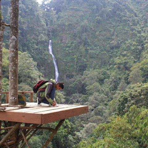 10 Air Terjun Cantik di Sekitaran Bandung Paling Mempesona dan Mana Yang Masih Tersembunyi? 9 10 Air Terjun Cantik di Sekitaran Bandung Paling Mempesona dan Mana Yang Masih Tersembunyi? 9