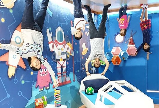 Serunya Foto Jungkir Balik Melawan Gravitasi di Upside Down World Alam Sutera 6 Serunya Foto Jungkir Balik Melawan Gravitasi di Upside Down World Alam Sutera 6