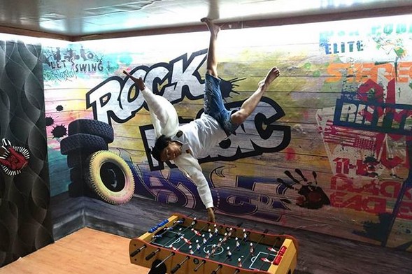 Serunya Berfoto Terbalik di Upside Down World Bandung 10