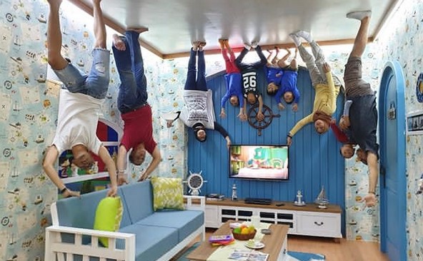 Serunya Berfoto Terbalik di Upside Down World Bandung 8