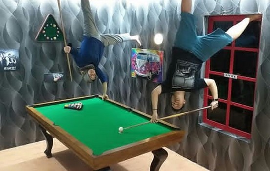 Serunya Berfoto Terbalik di Upside Down World Bandung 9