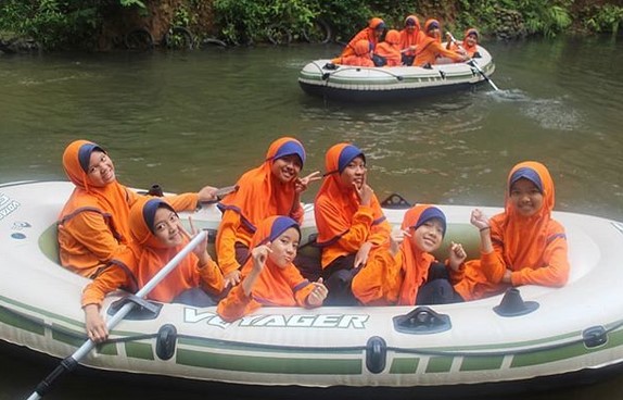 Berlibur Mendekat dengan Alam di Wana Wisata Kampoeng Ciherang 8 Berlibur Mendekat dengan Alam di Wana Wisata Kampoeng Ciherang 8