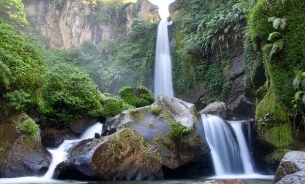 6 Rekomendasi Air Terjun di Sekitar Trawas Dengan Segudang Spot Foto Instagramable Yang Memanjakan Mata 1