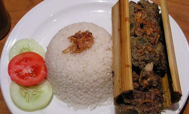 10 Daftar Pilihan Makanan Khas Daerah Toraja Yang Rasanya Mantap, Lezat dan Nendang di Mulut 21 10 Daftar Pilihan Makanan Khas Daerah Toraja Yang Rasanya Mantap, Lezat dan Nendang di Mulut