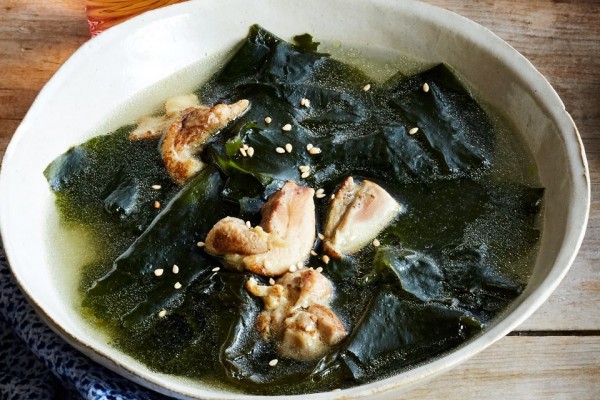 10 Rekomendasi Makanan Khas Negara Korea Selatan Ini Kondang Banget di Setiap Drama TV 8