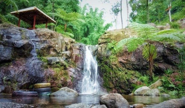 6 Rekomendasi Air Terjun di Sekitar Trawas Dengan Segudang Spot Foto Instagramable Yang Memanjakan Mata 2