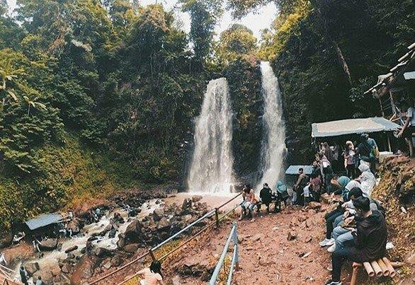 Menikmati Indahnya Alam Curug Cinulang Sambil Mendengarkan Musik Pop Khas Sunda 2 Menikmati Indahnya Alam Curug Cinulang Sambil Mendengarkan Musik Pop Khas Sunda 2