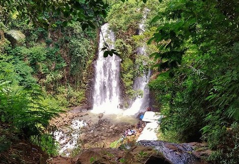 Menikmati Indahnya Alam Curug Cinulang Sambil Mendengarkan Musik Pop Khas Sunda 9 Menikmati Indahnya Alam Curug Cinulang Sambil Mendengarkan Musik Pop Khas Sunda 9