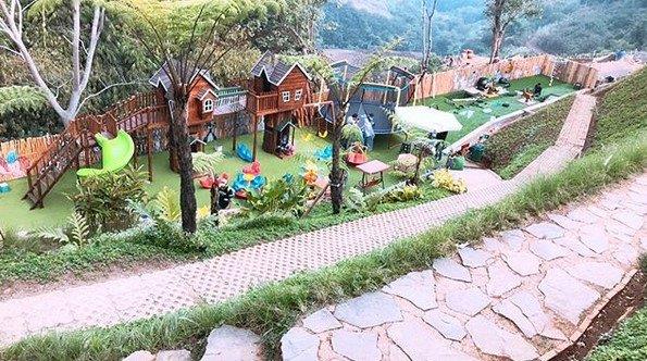 Mengunjungi Kastil Eropa Abad Pertengahan, D’dieuland Punclut Bandung 9