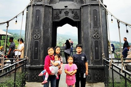 Mengunjungi Kastil Eropa Abad Pertengahan, D’dieuland Punclut Bandung 3