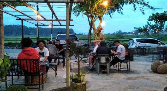 Hangout Bareng Temen di Daerah Jember, Cobain 6 Rekomendasi Tempat Kekinian Ini Deh! 4 Hangout Bareng Temen di Daerah Jember, Cobain 6 Rekomendasi Tempat Kekinian Ini Deh! 4