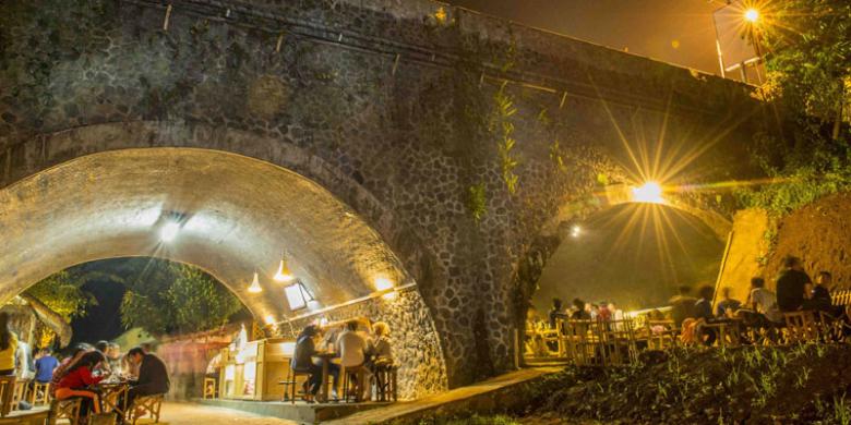 6 Daftar Pilihan Tempat Nongkrong di Daerah Jember Ini Hits dan Kekinian Banget! 1 6 Daftar Pilihan Tempat Nongkrong di Daerah Jember Ini Hits dan Kekinian Banget! 1