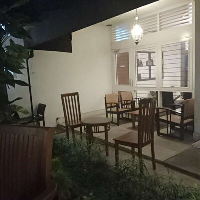 Nikmati Momen Ngumpul Bareng Sahabat di 6 Rekomendasi Tempat Ngopi Daerah Rawamangun Ini 1