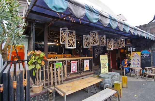 6 Daftar Pilihan Tempat Ngopi Paling Favorit di Daerah Garut, Cofee Addict Merapat Kuy! 2 6 Daftar Pilihan Tempat Ngopi Paling Favorit di Daerah Garut, Cofee Addict Merapat Kuy! 2