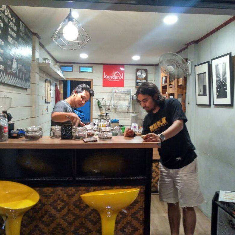 Nikmati Momen Ngumpul Bareng Sahabat di 6 Rekomendasi Tempat Ngopi Daerah Rawamangun Ini 5