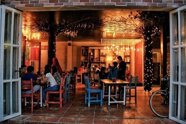 10 Rekomendasi Cafe Paling Hits di Daerah Garut Yang Bikin Ngobrol Sampai Lupa Waktu 6