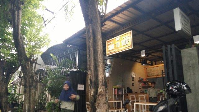 10 Daftar Pilihan Tempat Nongkrong di Daerah Gresik Ini Menjadi Buruan Para Milenials 9 10 Daftar Pilihan Tempat Nongkrong di Daerah Gresik Ini Menjadi Buruan Para Milenials 9