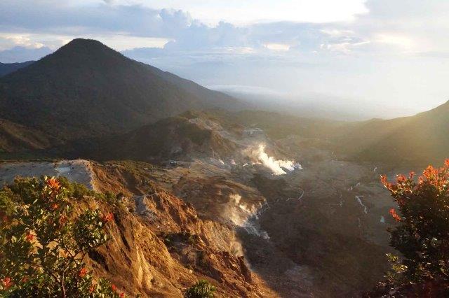 Gunung Papandayan Garut, Pesonanya Bikin Betah 7