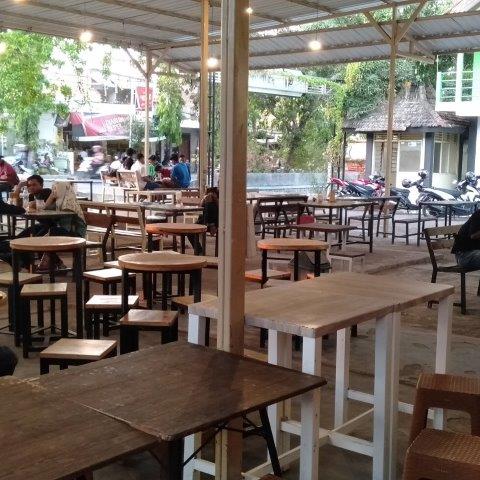 6 Daftar Pilihan Cafe Ter-Hits di Daerah Lamongan Ini Punya Spot Foto Yang Instagramable 3 6 Daftar Pilihan Cafe Ter-Hits di Daerah Lamongan Ini Punya Spot Foto Yang Instagramable 3