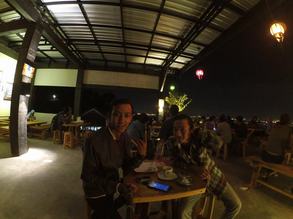 10 Referensi Cafe Paling Favorit dan Populer di Gresik Ini Yuk, Biar Kamu Makin Hits! 6