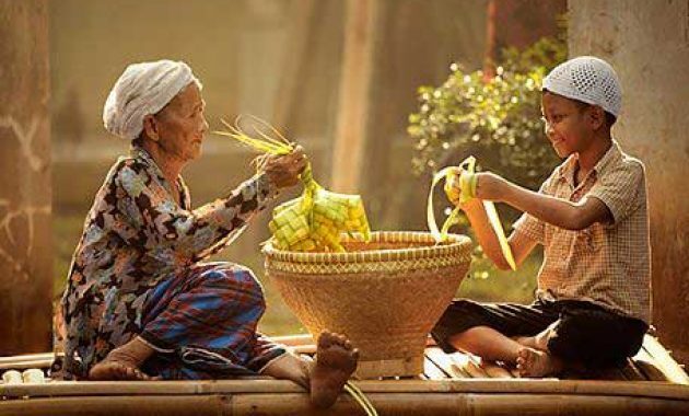 Sejarah Tradisi Lebaran Ketupat di Jawa 3 Sejarah Tradisi Lebaran Ketupat di Jawa 3