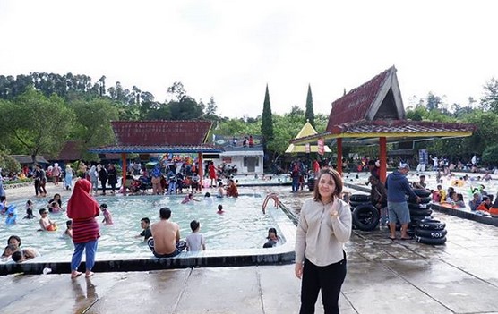 Pemandian Air Panas Ciwalini, Serunya Berenang di Sumber Alami 9 Pemandian Air Panas Ciwalini, Serunya Berenang di Sumber Alami 8