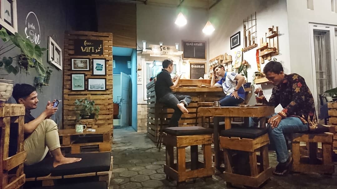 6 Rekomendasi Cafe Paling Kece Punya di Daerah Purbalingga Ini Wajib Kalian Kunjungi 6 6 Rekomendasi Cafe Paling Kece Punya di Daerah Purbalingga Ini Wajib Kalian Kunjungi 6