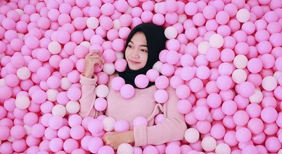 Ekspresikan Diri dengan Berpose di Spot Foto Keren This is Me Bandung! 5 Ekspresikan Diri dengan Berpose di Spot Foto Keren This is Me Bandung! 4