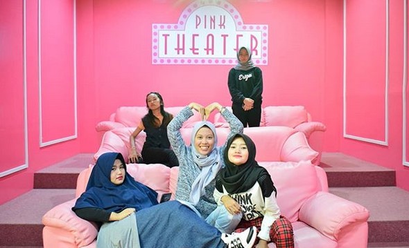 Ekspresikan Diri dengan Berpose di Spot Foto Keren This is Me Bandung! 7 Ekspresikan Diri dengan Berpose di Spot Foto Keren This is Me Bandung! 6