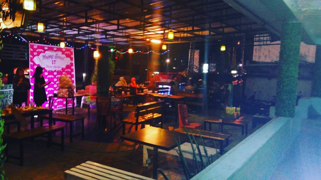 10 Daftar Pilihan Cafe Hits dan Instagenic di Daerah Bukittinggi, Photo Hunter Wajib Merapat! 10