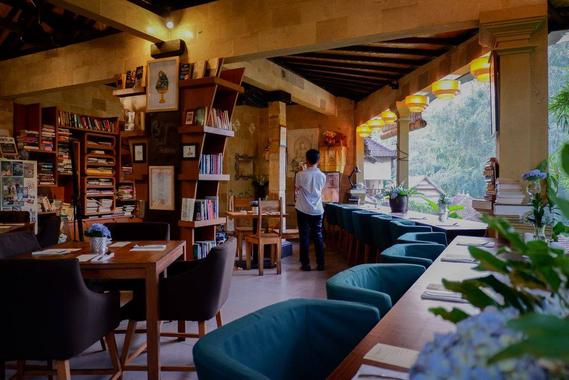 10 Referensi Tempat Nongkrong Paling Viral dan Instagramable di Daerah Ubud, Wajib Kalian Kunjungi! 9 10 Referensi Tempat Nongkrong Paling Viral dan Instagramable di Daerah Ubud, Wajib Kalian Kunjungi! 9