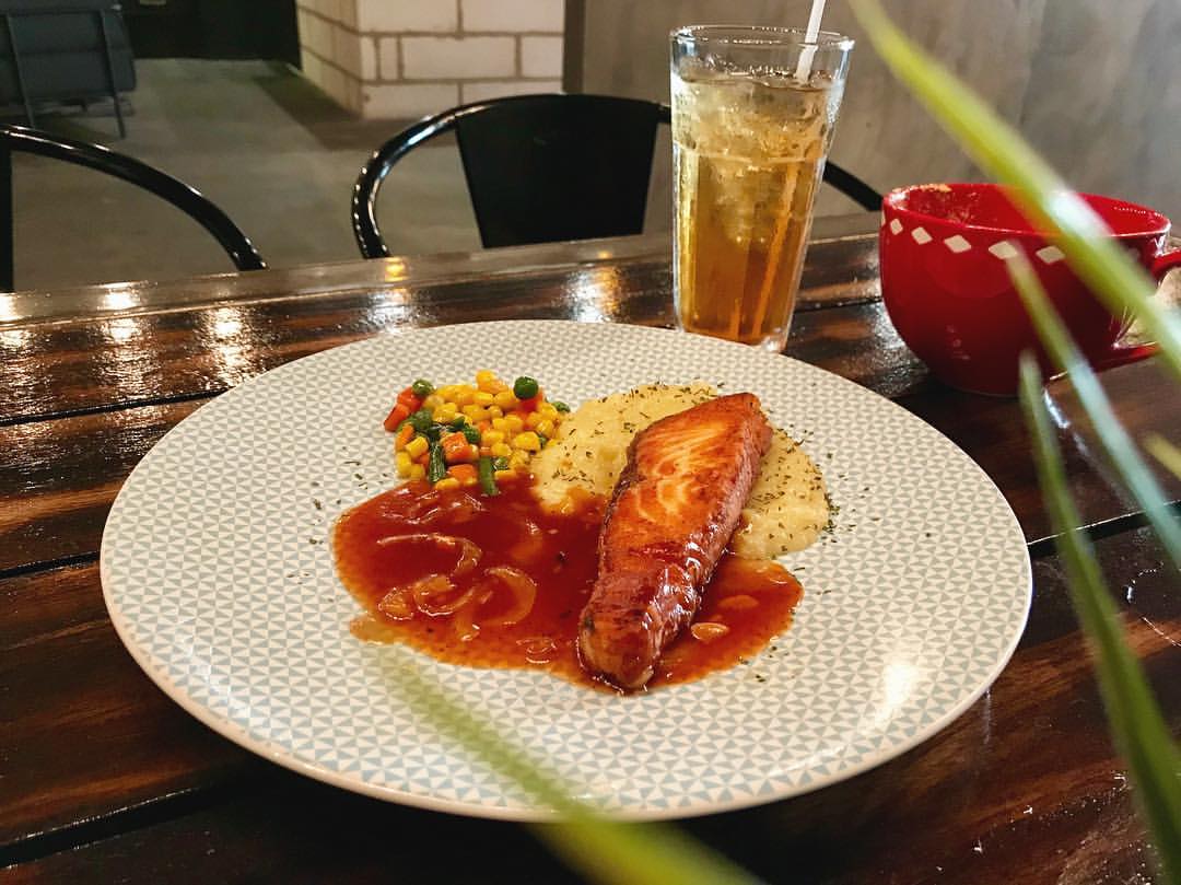 Kece! 10 Rekomendasi Cafe di Daerah Banjarbaru Ini Cocok Untuk Hangout Bareng Sahabatmu 10 Kece! 10 Rekomendasi Cafe di Daerah Banjarbaru Ini Cocok Untuk Hangout Bareng Sahabatmu 10