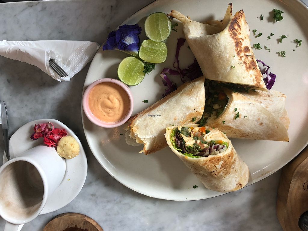 10 Rekomendasi Cafe di Daerah Ubud Ini Bisa Bikin Nongkrong Tambah Seru dan Lupa Waktu 7 10 Rekomendasi Cafe di Daerah Ubud Ini Bisa Bikin Nongkrong Tambah Seru dan Lupa Waktu 7