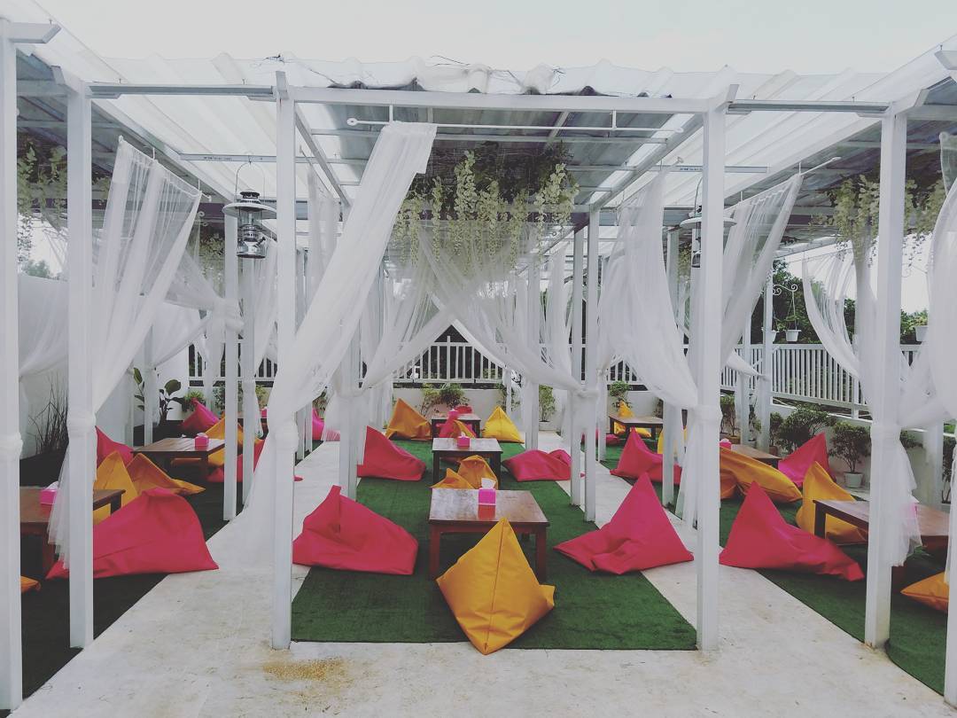 Kece! 10 Rekomendasi Cafe di Daerah Banjarbaru Ini Cocok Untuk Hangout Bareng Sahabatmu 5 Kece! 10 Rekomendasi Cafe di Daerah Banjarbaru Ini Cocok Untuk Hangout Bareng Sahabatmu 5