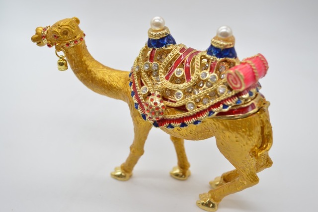 Keren, 10 Oleh-Oleh Khas Dari Negara Dubai Ini Gak Bakal Ditolak Siapapun 10 Keren, 10 Oleh-Oleh Khas Dari Negara Dubai Ini Gak Bakal Ditolak Siapapun 10