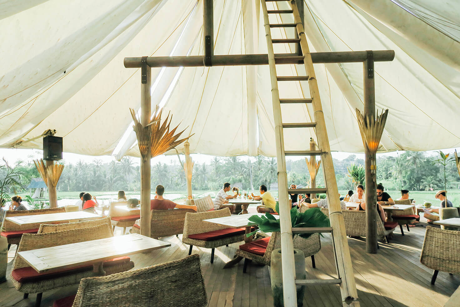 10 Referensi Tempat Nongkrong Paling Viral dan Instagramable di Daerah Ubud, Wajib Kalian Kunjungi! 4 10 Referensi Tempat Nongkrong Paling Viral dan Instagramable di Daerah Ubud, Wajib Kalian Kunjungi! 4