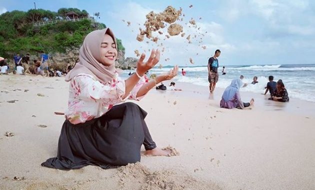Jalan Menuju Lokasi Pantai Drini di Gunung Kidul Yogyakarta dan Berapa Harga Tiket Masuknya? 2 Gambar pantai drini wonosari jogjakarta jalan menuju lokasi tiket masuk penginapan jogja pulau beach yogyakarta kosakora kayu alamat rute google map dimana 2021 bantul gunung kidul letak jalur foto peta