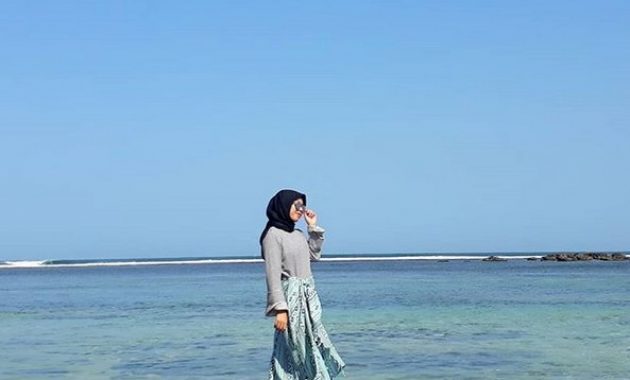 Pantai Ujung Genteng di Sukabumi Yang Tersembunyi Tapi Indah, Berapa Harga Tiket Masuknya? 7 Gambar pantai ujung genteng sukabumi harga masuk tempat wisata 2021 misteri angker penginapan banten pasir putih pangumbahan cibuaya cipanarikan minajaya jawa barat foto peta tiket alamat rute photos dimana sunset hotel keindahan ombak tujuh 7 selatan indonesia paket penangkaran penyu terdapat lokasi favorit para peselancar tenda biru amanda ratu cipanarikan